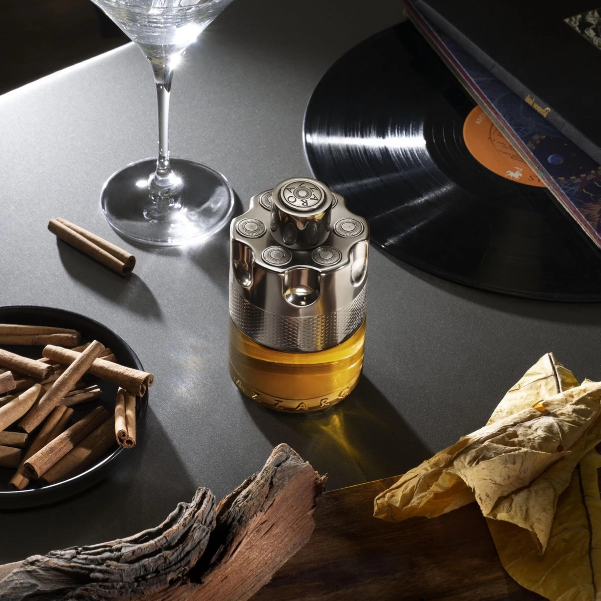 Azzaro Wanted By Night - 50 Ml - Eau De Parfum Spray - Herenparfum 16 Azzaro Wanted By Night - 50 Ml - Eau De Parfum Spray - Herenparfum - Afbeelding 16