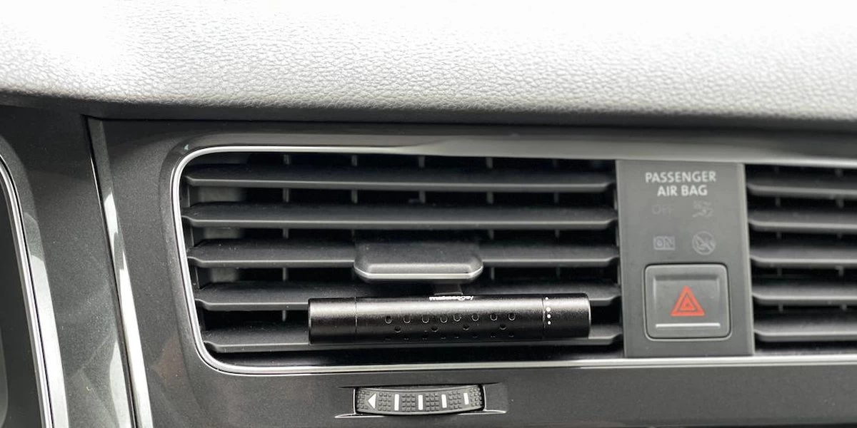 Luxe Auto Luchtverfrisser - 3 Aroma Geuren - Auto Verfrisser - Auto Luchtje - Zwart 5 Luxe Auto Luchtverfrisser - 3 Aroma Geuren - Auto Verfrisser - Auto Luchtje - Zwart - Afbeelding 5