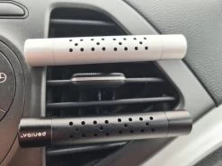 Autoparfum - Luchtverfrisser Auto - Inclusief 5 Geuren - Luxe Design - ZWART - Hervulbaar - Fris 11 Autoparfum - Luchtverfrisser Auto - Inclusief 5 Geuren - Luxe Design - ZWART - Hervulbaar - Fris -Luxe Geur Verkoopwinkel 1200x899