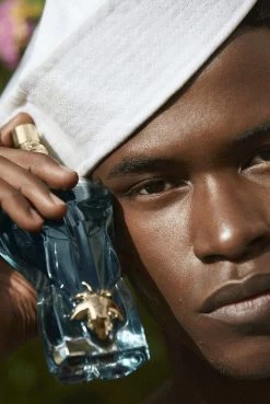 Jean Paul Gaultier Le Beau - 75 Ml - Eau De Toilette Spray - Herenparfum 27 Jean Paul Gaultier Le Beau - 75 Ml - Eau De Toilette Spray - Herenparfum -Luxe Geur Verkoopwinkel 803x1200 2